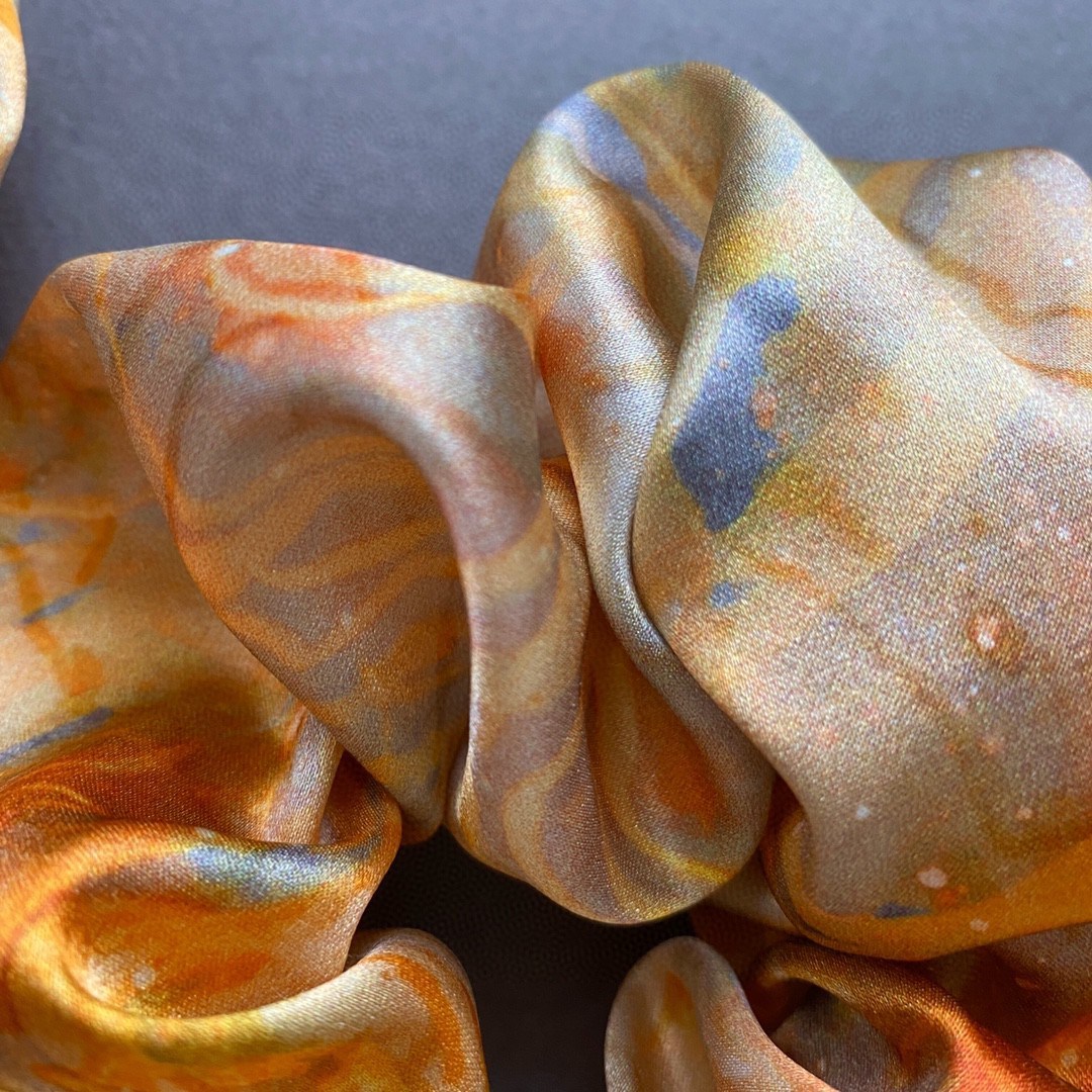 Scrunchies in seta di gelso con stampa digitale al 100% su misura per capelli ricci